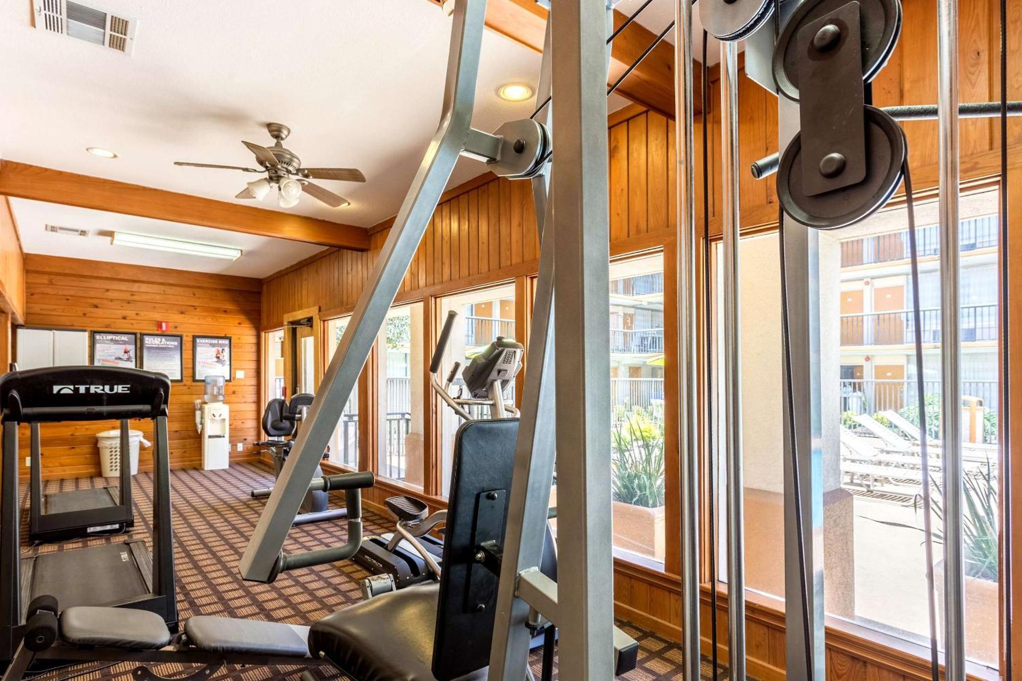 Quality Inn & Suites Baton Rouge West - פורט אלן מראה חיצוני תמונה